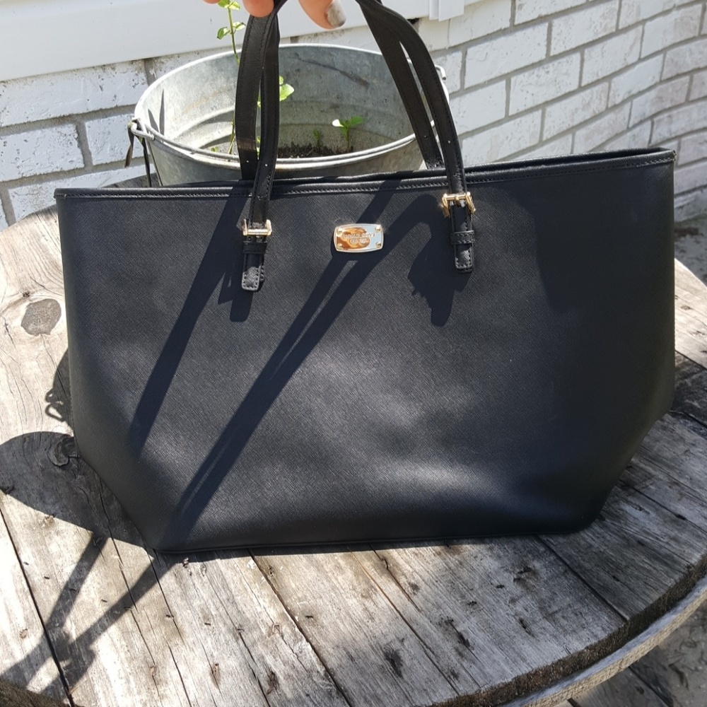 Michael Kors Jet Set Tote